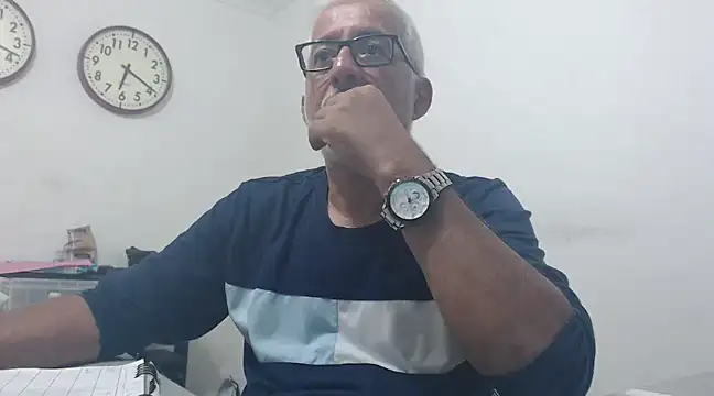 Snapshot of cenizo10124 chatting on January 1, 2025, 11:18 pm cenizo10124 online show from January 1, 2025, 11:18 pm