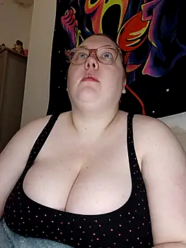 Sexycurvyemilyy online show from March 2, 2026, 9:10 pm