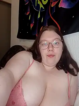 Sexycurvyemilyy online show from April 14, 2026, 8:15 pm