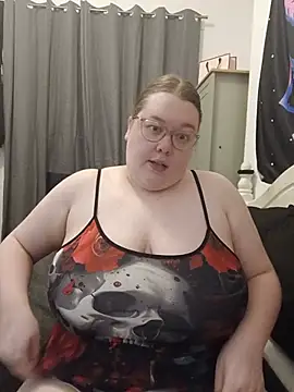 Snapshot of Sexycurvyemilyy chatting on June 20, 2026, 9:17 pm Sexycurvyemilyy online show from June 20, 2026, 9:17 pm