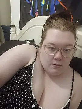 Snapshot of Sexycurvyemilyy chatting on June 27, 2026, 9:20 pm Sexycurvyemilyy online show from June 27, 2026, 9:20 pm
