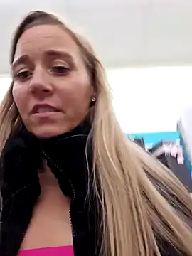 Snapshot of SkyelarSommer chatting on December 7, 2024, 12:41 am SkyelarSommer online show from December 7, 2024, 12:41 am