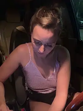 Snapshot of SkyelarSommer chatting on December 8, 2024, 1:24 am SkyelarSommer online show from December 8, 2024, 1:24 am