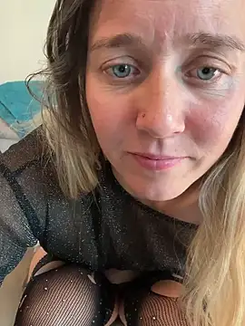 Snapshot of SkyelarSommer chatting on December 11, 2024, 5:37 pm SkyelarSommer online show from December 11, 2024, 5:37 pm