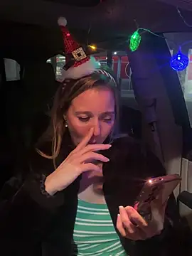 Snapshot of SkyelarSommer chatting on December 22, 2024, 4:17 am SkyelarSommer online show from December 22, 2024, 4:17 am