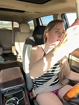 Snapshot of SkyelarSommer chatting on January 5, 2025, 9:14 pm SkyelarSommer online show from January 5, 2025, 9:14 pm