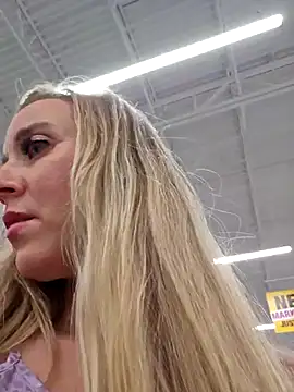 Snapshot of SkyelarSommer chatting on January 26, 2025, 3:06 am SkyelarSommer online show from January 26, 2025, 3:06 am