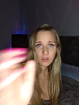 Snapshot of SkyelarSommer chatting on January 28, 2025, 7:10 pm SkyelarSommer online show from January 28, 2025, 7:10 pm