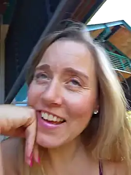 Snapshot of SkyelarSommer chatting on February 6, 2025, 4:47 pm SkyelarSommer online show from February 6, 2025, 4:47 pm