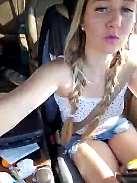 Snapshot of SkyelarSommer chatting on February 13, 2025, 8:45 pm SkyelarSommer online show from February 13, 2025, 8:45 pm