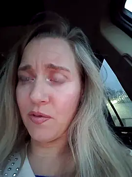 Snapshot of SkyelarSommer chatting on February 19, 2025, 11:04 pm SkyelarSommer online show from February 19, 2025, 11:04 pm