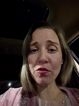 Snapshot of SkyelarSommer chatting on March 2, 2025, 3:45 am SkyelarSommer online show from March 2, 2025, 3:45 am