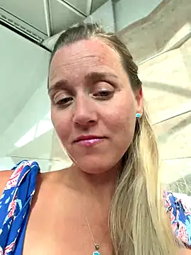 Snapshot of SkyelarSommer chatting on September 12, 2025, 9:37 pm SkyelarSommer online show from September 12, 2025, 9:37 pm