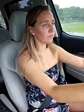 Snapshot of SkyelarSommer chatting on October 4, 2025, 8:07 pm SkyelarSommer online show from October 4, 2025, 8:07 pm