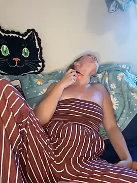 Snapshot of SkyelarSommer chatting on October 16, 2025, 4:52 pm SkyelarSommer online show from October 16, 2025, 4:52 pm