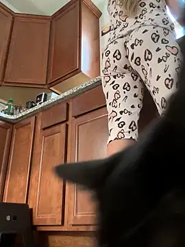 Snapshot of SkyelarSommer chatting on October 21, 2025, 1:12 pm SkyelarSommer online show from October 21, 2025, 1:12 pm