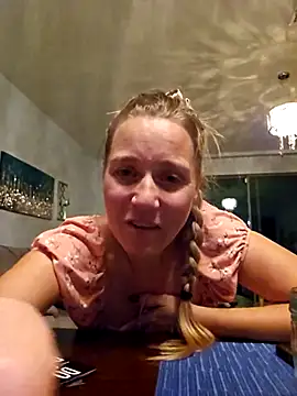 Snapshot of SkyelarSommer chatting on October 30, 2025, 4:47 am SkyelarSommer online show from October 30, 2025, 4:47 am