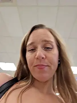 SkyelarSommer online show from January 5, 2026, 5:49 pm