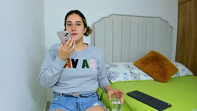 Hanna86 online show from February 5, 2025, 4:25 pm