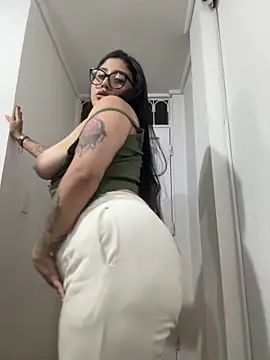 croftsmila online show from October 6, 2025, 11:57 pm