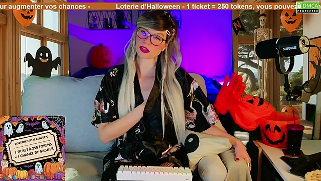 Kittychatte online show from October 19, 2025, 10:05 am