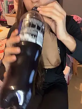 LaPetitechienne1 online show from February 17, 2025, 12:54 am