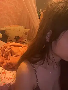 LaPetitechienne1 online show from March 2, 2025, 9:32 pm