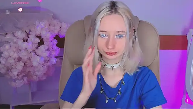 Snapshot of Katia_Kim chatting on December 19, 2025, 6:20 am Katia Kim online show from December 19, 2025, 6:20 am