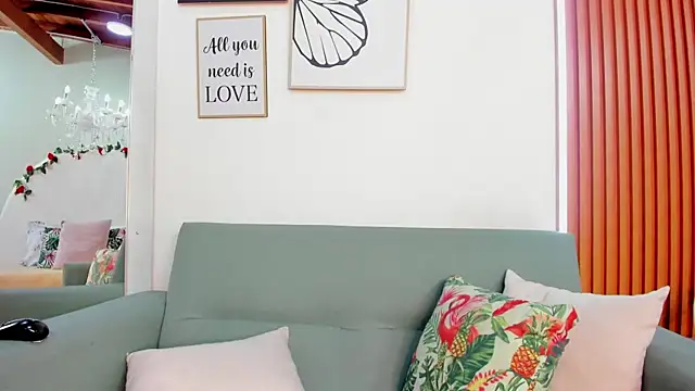 Madiison Cooper online show from September 17, 2025, 2:52 pm