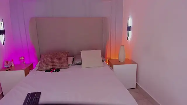 luisah  online show from February 27, 2026, 8:09 pm