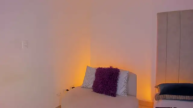 luisah  online show from July 11, 2026, 8:22 pm
