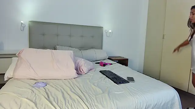 bl4ckdoll  online show from October 29, 2025, 1:41 am