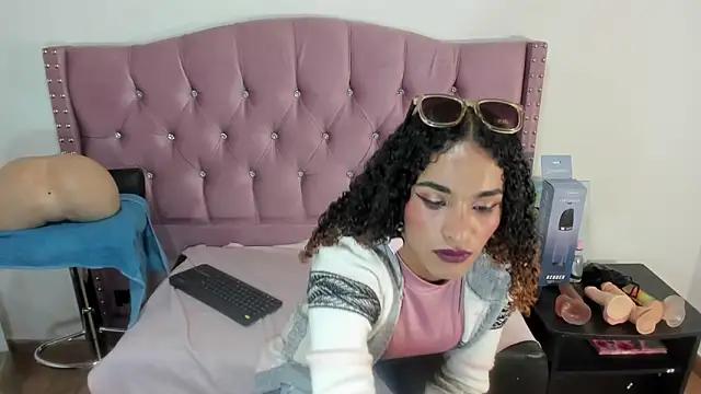 StefanyMiler online show from November 21, 2025, 8:07 pm