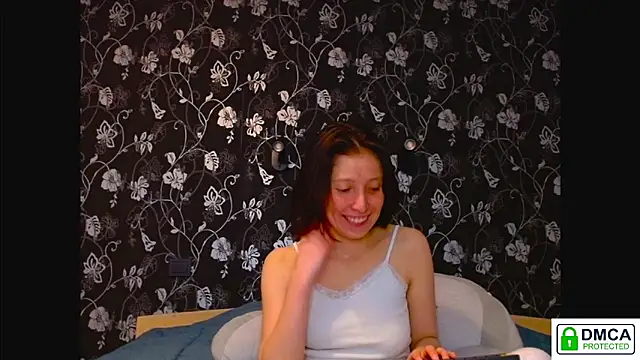 Snapshot of Sophi_Cute chatting on May 18, 2026, 12:00 pm Sophi Cute online show from May 18, 2026, 12:00 pm