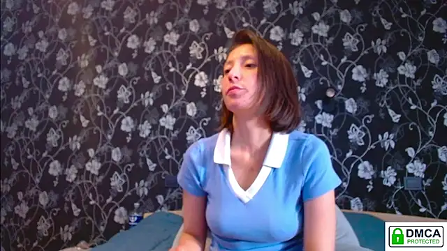 Snapshot of Sophi_Cute chatting on June 23, 2026, 6:00 am Sophi Cute online show from June 23, 2026, 6:00 am
