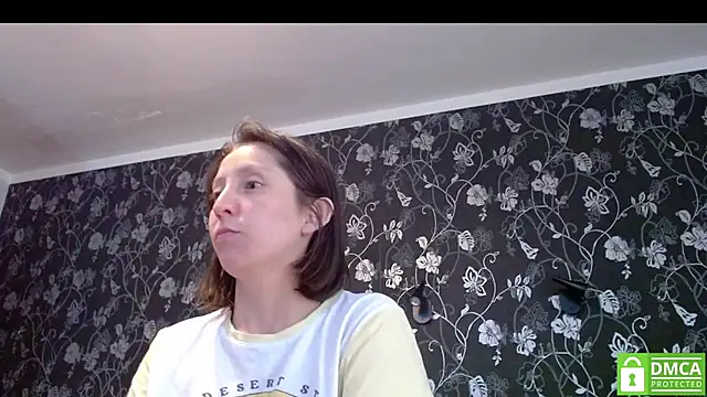 Snapshot of Sophi_Cute chatting on July 8, 2026, 11:58 am Sophi Cute online show from July 8, 2026, 11:58 am