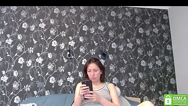 Snapshot of Sophi_Cute chatting on July 17, 2026, 12:23 pm Sophi Cute online show from July 17, 2026, 12:23 pm