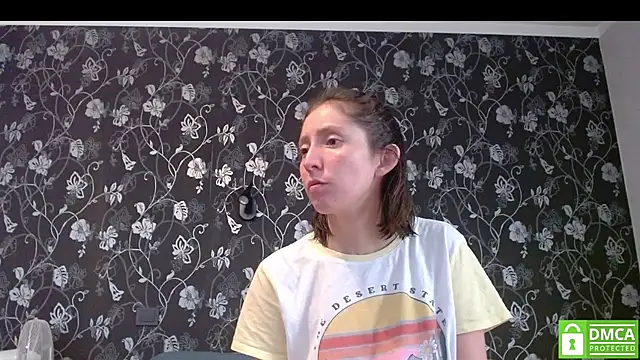 Snapshot of Sophi_Cute chatting on July 26, 2026, 8:10 am Sophi Cute online show from July 26, 2026, 8:10 am