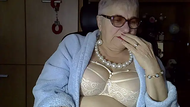 SweetCherry27 online show from September 30, 2025, 4:39 am