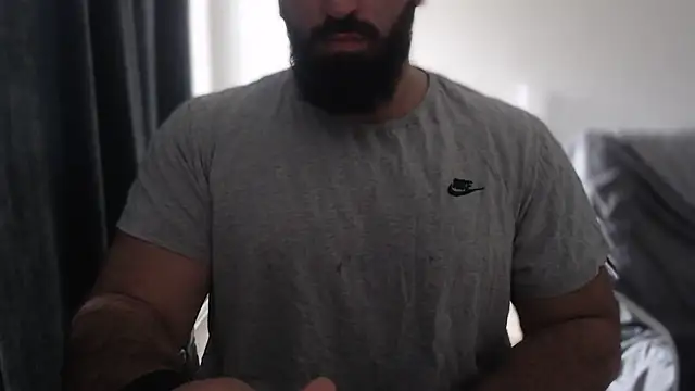 hugemachohandsome online show from October 8, 2025, 8:34 am