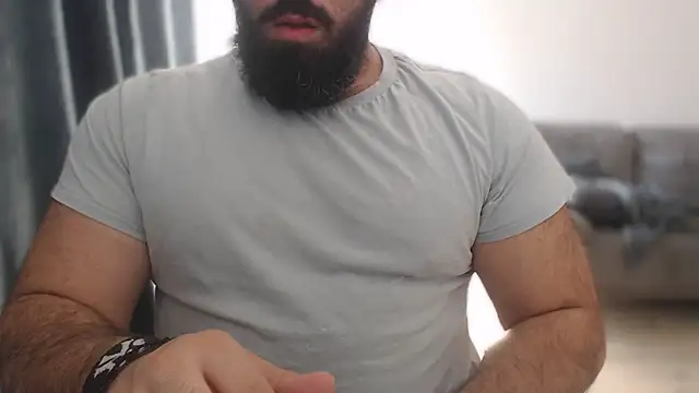 hugemachohandsome online show from October 13, 2025, 1:11 pm