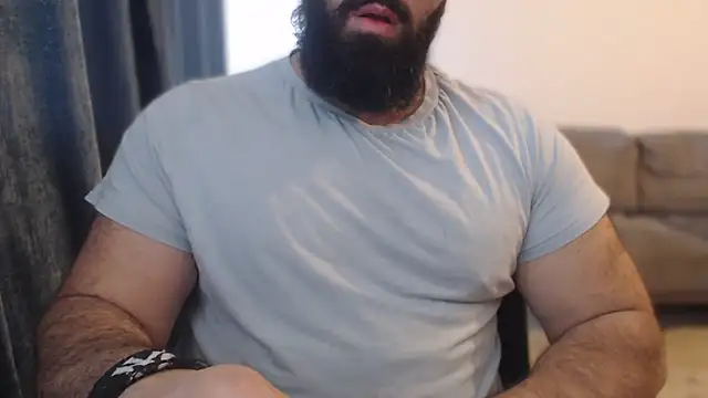 hugemachohandsome online show from November 23, 2025, 8:25 am