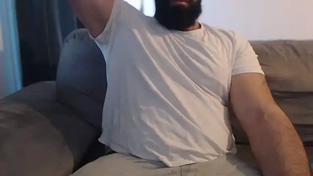 hugemachohandsome online show from December 4, 2025, 8:56 am