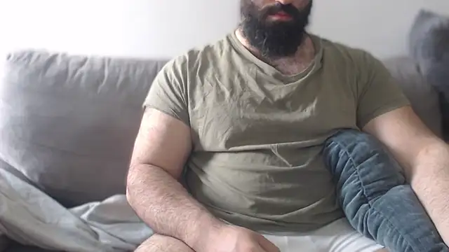 hugemachohandsome online show from May 10, 2026, 7:13 am