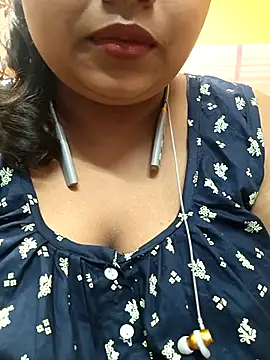 Snapshot of Sophiaboudi chatting on February 26, 2025, 5:28 pm Sophiaboudi online show from February 26, 2025, 5:28 pm