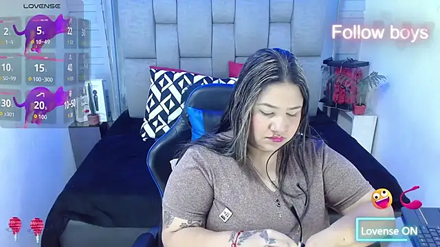 evelin zaens online show from November 17, 2025, 4:18 am