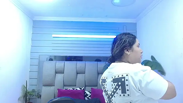 evelin zaens online show from April 25, 2026, 4:04 am