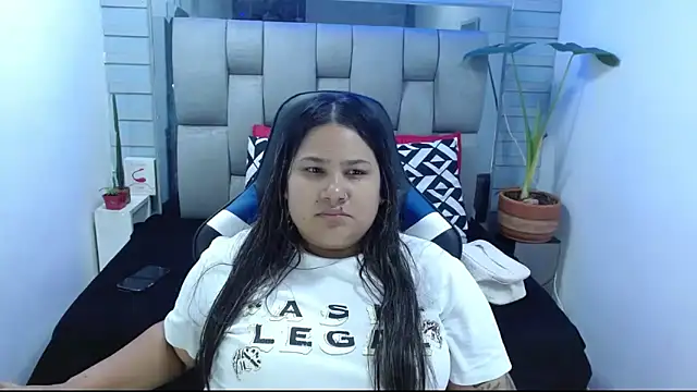 evelin zaens online show from June 18, 2026, 4:46 am