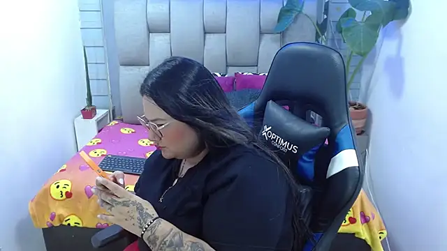 evelin zaens online show from July 5, 2026, 3:34 am