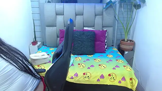 evelin zaens online show from July 11, 2026, 4:04 am